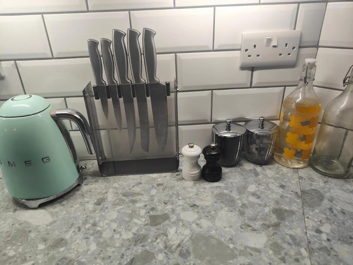 Self-Contained Flat, Off Street Parking Close To Town And Beach Bournemouth Regno Unito